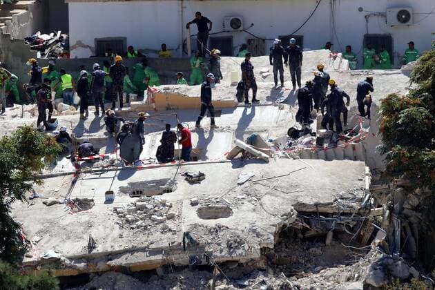 News Bilder des Tages (220916) -- AMMAN, Sept. 16, 2022 -- Rescuers search for survivors after a residential building collapsed in Amman, Jordan, on Sept. 15, 2022. The death toll in the residential building collapse in Amman rose to ten. (Photo by Xinhua) JORDAN-AMMAN-RESIDENTIAL BUILDING-COLLAPSE-RESCUE MohammadxAbuxGhosh 