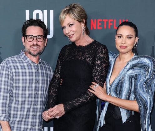 Los Angeles Premiere Of Netflix s Lou American filmmaker J.J. Abrams, American actress Allison Janney and American actress Jurnee Smollett arrive at the Los Angeles Premiere Of Netflix s Lou held at the Netflix Tudum Theater on September 15, 2022 in Hollywood, Los Angeles, California, United States. Netflix Tudum Theater, Hollywood, Los Angeles, California California United States  Copyright: xImagexPressxAgencyx originalFilename: collin-losangel220916_np8Nk.jpg