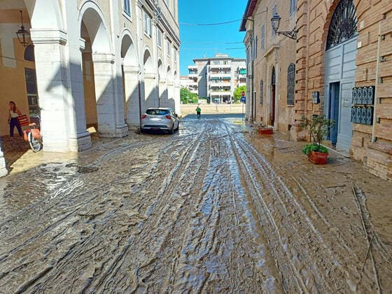 Bilder des Jahres 2022, News 09 September News Themen der Woche KW37 News Bilder des Tages September 16, 2022, SENIGALLIA: The streets flooded by the flood wave of the Misa due to heavy rains overnight rain bomb in Senigallia, Italy, 16 September 2022. At least seven people died following flash floods due to rain bombs and heavy winds in the province of Ancona.ANSA SENIGALLIA - ZUMAa110 20220916_zaf_a110_002 Copyright: xCarloxLeonex