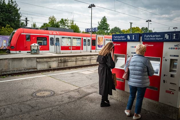 DB, Deutsche Bahn, S-Bahn München, Fahrscheinautomat in Erding DB