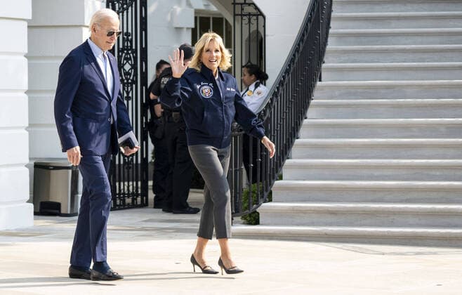 News Themen der Woche KW37 News Bilder des Tages President Joe Biden and First Lady Jill Biden depart the White House en route to Joint Base Andrews on Saturday, September 18, 2022. President Biden and First Lady Dr. Jill Biden will then depart for London, England and on Monday attends the State Funeral of Her Majesty Queen Elizabeth II.  WAP20220917902 LeighxVogel