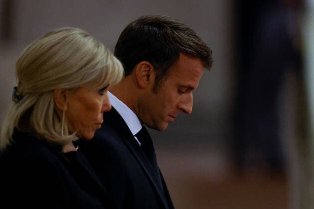 News Themen der Woche KW37 News Bilder des Tages . 18 09 2022. London, United Kingdom. French President Emmanuel Macron and First Lady Brigitte Macron pay their respects to Queen Elizabeth II at the lying-in-state vigil at Westminster Hall in London  xPoolx xi-Imagesx IIM-23786-0006