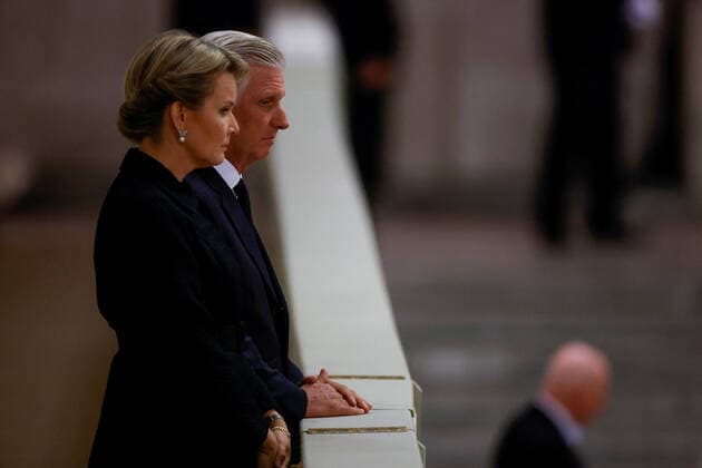 Entertainment Themen der Woche KW37 Entertainment Bilder des Tages . 18 09 2022. London, United Kingdom. King Philippe and Queen Mathilde of Belgium pay their respects to Queen Elizabeth II at the lying-in-state vigil at Westminster Hall in London  xPoolx xi-Imagesx IIM-23786-0017