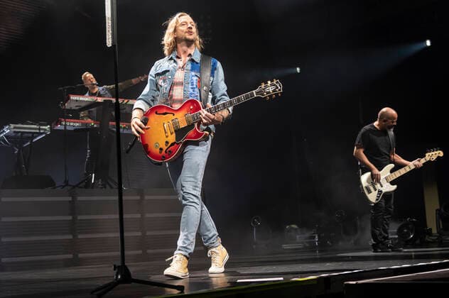 Konzert von Sunrise Avenue in Frankfurt Die finnische Pop-Rock-Band Sunrise Avenue, rund um Frontmann Samu Haber, spielte am 16.09.2022 ein Konzert in der Festhalle Frankfurt. *** Concert of Sunrise Avenue in Frankfurt The Finnish pop rock band Sunrise Avenue, around frontman Samu Haber, played on 16 09 2022 a concert in the Festhalle Frankfurt KONZSUNRISEAVENUE