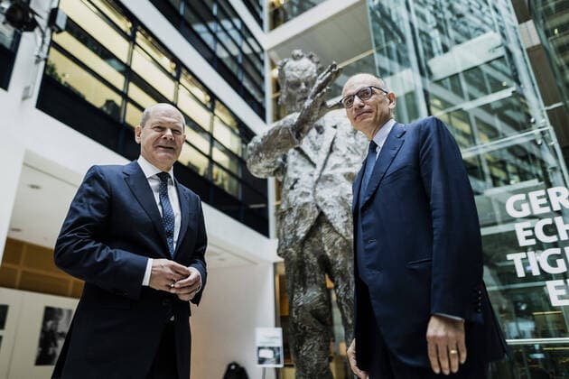News Themen der Woche KW38 (L-R) Olaf Scholz (SPD), Bundeskanzler, trifft Enrico Letta, Vorsitzender der Partito Democratico in Italien, zu einem Gespraech in Berlin, 19.09.2022. Berlin Deutschland *** L R Olaf Scholz SPD , German Chancellor, meets Enrico Letta, leader of the Partito Democratico in Italy, for talks in Berlin, 19 09 2022 Berlin Germany Copyright: xFlorianxGaertner photothek.dex