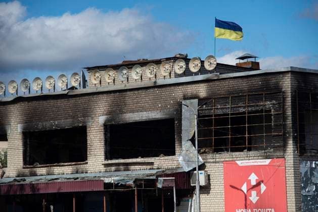 Ukraine-Konflikt, Eindrücke aus Isjum, Region Kharkiv September 19, 2022, Izium, Kharkiv region, Ukraine: September 19, The city of Izium in Kharkiv region was heavily damaged by Russian army during fighting that took place here since the start of the full-scale Russian invasion of Ukraine, that started of February 24, 2022. Russian army occupied Izium in April, the city was liberated by Ukrainian Armed Forces in September. There is no electricity, no water and no mobile connection in the city. Also there are food shortages in Izium. Russian army shelled the city during a prolongued assault. Many civilians were killed by these shellings and also many people had died during the Russian occupation. Russian invaded Ukraine on February 24, 2022. Izium Ukraine - ZUMAa213 20220919_zip_a213_007 Copyright: xDanyloxAntoniukx