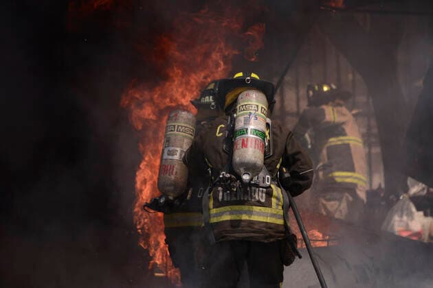 September 19, 2022, Mexico City, Mexico: Elements of civil protection, fire corp and volunteers take part during the earthquake drill of magnitude 7.1 Richter scale to teach people how security personnel should act to provide help to victims as part of the commemoration of the 2017 Earthquake. on September 19, 2022, Mexico City, Mexico. Mexico City Mexico - ZUMAe321 20220919_zia_e321_044 Copyright: xCarlosxTischlerxEyepixxGroupx
