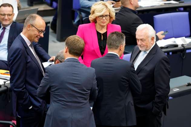 Friedrich Merz, Julia Klöckner und Wolfgang Kubicki in der 53. Sitzung des Deutschen Bundestages im Reichstagsgebäude. Berlin, 21.09.2022 *** Friedrich Merz, Julia Klöckner and Wolfgang Kubicki at the 53 session of the German Bundestag in the Reichstag building Berlin, 21 09 2022 Foto:xJ.xMWx xFuturexImage