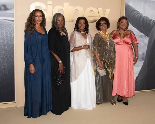 Bilder des Jahres 2022, Entertainment 09 September Entertainment Themen der Woche KW38 Entertainment Bilder des Tages 21 September 2022 - Los Angeles, California - (L-R) Anika Poitier, Pamela Poitier, Sherri Poitier, Beverly Poitier-Henderson, and Aisha Poitier. Premiere Of Apple TV + s Sidney . Photo Credit: Billy Bennight AdMedia 284380 2022-09-21 California Los Angeles  Copyright: xAdMediax STAR_284380_020