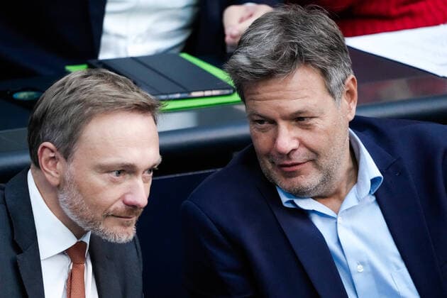 News Themen der Woche KW38 54. Bundestagssitzung und Debatte Aktuell,22.09.2022 Berlin, Wirtschafts- und Klimaminister Robert Habeck (Gruene) und Finanzminister Christian Lindner (FDP) auf der Regierungsbank bei der Debatte Aenderung des Atomgesetzes (Gesetzentwurf CDU CSU) bei der 54. Sitzung des Deutschen Bundestag in Berlin Berlin Berlin Deutschland *** 54 Bundestag session and debate Current,22 09 2022 Berlin, Economy and Climate Minister Robert Habeck Greens and Finance Minister Christian Lindner FDP on the government bench during the debate Aenderung des Atomgesetzes bill CDU CSU at the 54 session of the German Bundestag in Berlin Berlin Germany