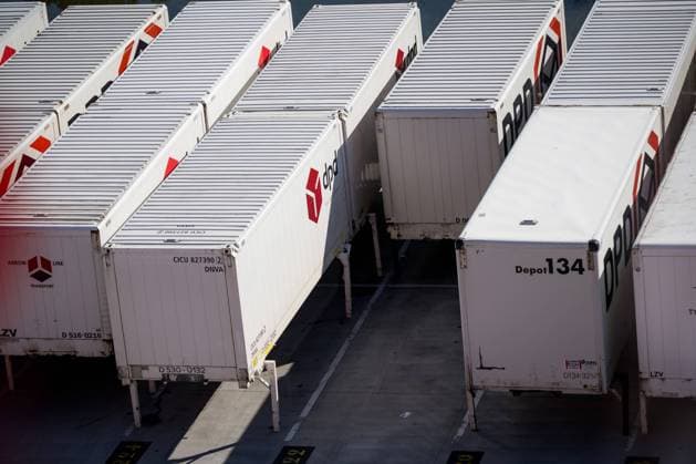 Illustration picture taken during the opening of the new hub of the parcel service DPD, close to the Brussels ring road in Vilvoorde, Thursday 22 September 2022. In the new hub, which has a surface area of 10,000 square meters, DPD can handle up to 20,000 parcels per hour. A new depot of 4,500 square meters was built on the floor above the hub, where up to 6,000 parcels per hour can be handled. The building is not only equipped with technological sorting systems, but also excels in terms of sustainability.  JASPERxJACOBS 45296717