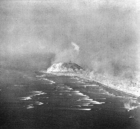 RECORD DATE NOT STATED The U.S. Sixth Fleet during the invasion of Iwo Jima. Mt. Suribachi in the background. 14 Feb 1945. U.S. Navy. 1063_05_Sixth_Fleet_Coming_Ashore_-_Iwo_Jima