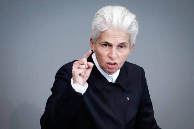 54. Bundestagssitzung und Debatte Aktuell,22.09.2022 Berlin, Dr. Marie-Agnes Strack-Zimmermann von der Partei FDP im Portrait bei ihrer emotionalen Rede mit besonderer Geste zur Debatte Unterstuetzung der Ukraine mit schweren Waffen bei der 54. Sitzung des Deutschen Bundestag in Berlin Berlin Berlin Deutschland *** 54 Bundestag session and debate Current,22 09 2022 Berlin, Dr Marie Agnes Strack Zimmermann of the party FDP in portrait during her emotional speech with special gesture to the debate support of Ukraine with heavy weapons at the 54 session of the German Bundestag in Berlin Berlin Germany