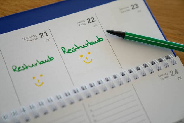 Symbolfoto Resturlaub und Urlaubsanspruch Symbolbild, Resturlaub, Rechtsanspruch auf Urlaub und Urlaubstage des Arbeitsnehmers Deutschland *** Symbol photo residual leave and vacation entitlement symbol image, residual leave, legal entitlement to vacation and vacation days of the employee Germany