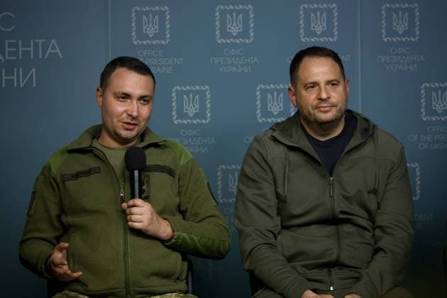 Briefing on return of Ukrainian defenders from russian captivity held in Kyiv KYIV, UKRAINE - SEPTEMBER 22, 2022 - Chief of the Main Intelligence Directorate of the Ministry of Defense of Ukraine Kyrylo Budanov, Head of the Office of the President of Ukraine Andrii Yermak (L to R) are pictured during the briefing on the Return of the Defenders of Ukraine from russian Captivity, Kyiv, capital of Ukraine.NO USE RUSSIA. NO USE BELARUS. Kyiv Ukraine  Copyright: xPavloxBahmutx originalFilename: ukrinform-briefing220922_np3Rp.jpg