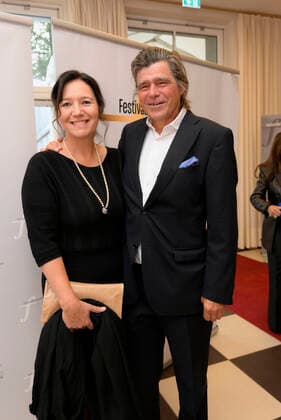 23.09.2022, Internationales Klassikfestival Festival der Nationen 2022 im Kurhaus Bad Wörishofen im Unterallgäu, Ankunft der Ehrengäste vor dem Eröffnungskonzert mit Emmanuel Tjeknavorian, Violine & Dirigent der Wiener Symphoniker. re: Juniorchef der Gabler-Saliter-Bank Stefan Gabler 23.09.2022, Klassikfestival Bad Wörishofen 23.09.2022, Klassikfestival Bad Wörishofen