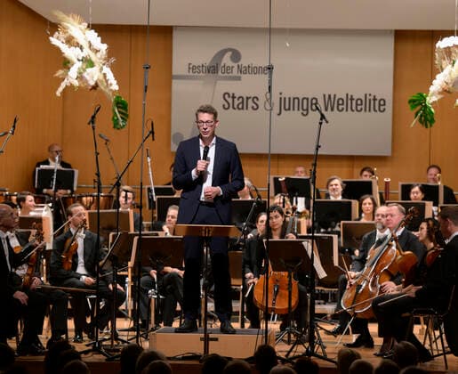 23.09.2022, Internationales Klassikfestival Festival der Nationen 2022 im Kurhaus Bad Wörishofen im Unterallgäu, Eröffnungskonzert mit Emmanuel Tjeknavorian, Violine & Dirigent der Wiener Symphoniker. Markus Blume, MdL, Staatsminister für Wissenschaft und Kunst hält die Eröffnungsrede. 23.09.2022, Klassikfestival Bad Wörishofen 23.09.2022, Klassikfestival Bad Wörishofen
