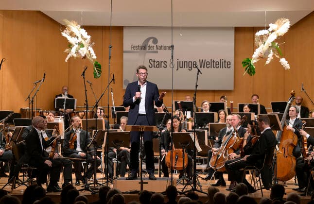 23.09.2022, Internationales Klassikfestival Festival der Nationen 2022 im Kurhaus Bad Wörishofen im Unterallgäu, Eröffnungskonzert mit Emmanuel Tjeknavorian, Violine & Dirigent der Wiener Symphoniker. Markus Blume, MdL, Staatsminister für Wissenschaft und Kunst hält die Eröffnungsrede. 23.09.2022, Klassikfestival Bad Wörishofen 23.09.2022, Klassikfestival Bad Wörishofen