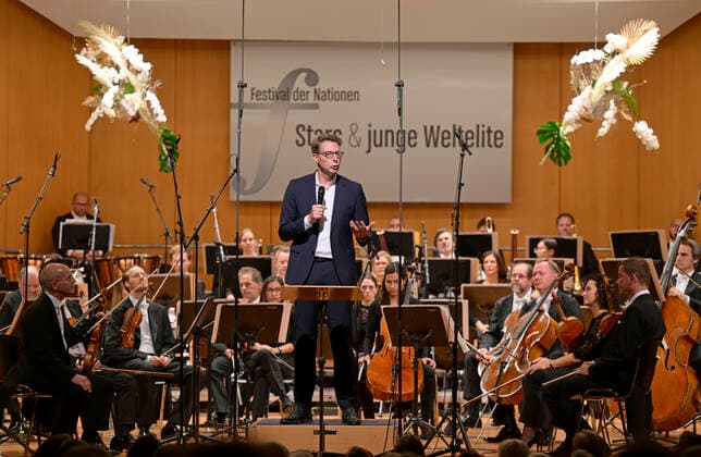 23.09.2022, Internationales Klassikfestival Festival der Nationen 2022 im Kurhaus Bad Wörishofen im Unterallgäu, Eröffnungskonzert mit Emmanuel Tjeknavorian, Violine & Dirigent der Wiener Symphoniker. Markus Blume, MdL, Staatsminister für Wissenschaft und Kunst hält die Eröffnungsrede. 23.09.2022, Klassikfestival Bad Wörishofen 23.09.2022, Klassikfestival Bad Wörishofen