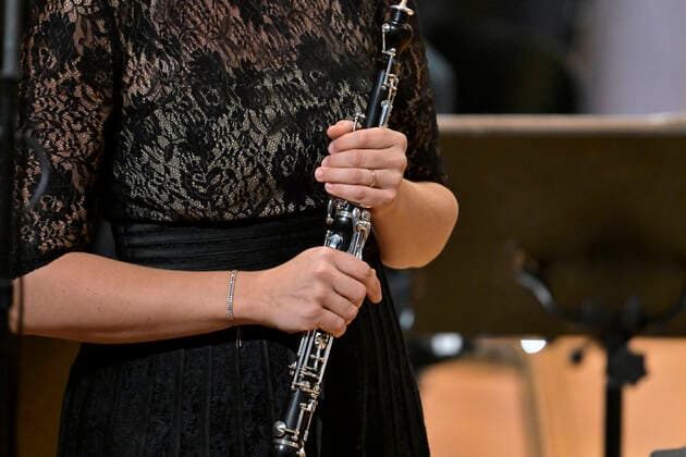 23.09.2022, Internationales Klassikfestival Festival der Nationen 2022 im Kurhaus Bad Wörishofen im Unterallgäu, Eröffnungskonzert mit Emmanuel Tjeknavorian, Violine & Dirigent der Wiener Symphoniker. Klarinettistin 23.09.2022, Klassikfestival Bad Wörishofen 23.09.2022, Klassikfestival Bad Wörishofen