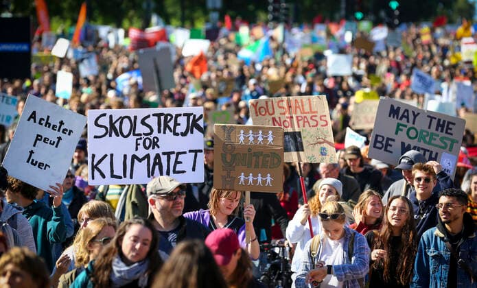 September 23, 2022, Montreal, Quebec, Canada: Thousands of protesters gathered for a climate march, demanding more action on climate change from elected officials. The event was part of the Fridays for Future Movement, an international, youth-led initiative inspired by Swedish activist Greta Thunberg. Montreal Canada - ZUMAs278 20220923_zip_s278_013 Copyright: xSerkanxSenturkx