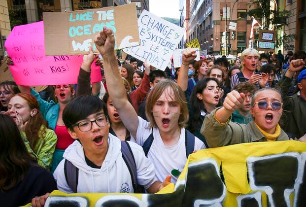 September 23, 2022, Montreal, Quebec, Canada: Thousands of protesters gathered for a climate march, demanding more action on climate change from elected officials. The event was part of the Fridays for Future Movement, an international, youth-led initiative inspired by Swedish activist Greta Thunberg. Montreal Canada - ZUMAs278 20220923_zip_s278_015 Copyright: xSerkanxSenturkx