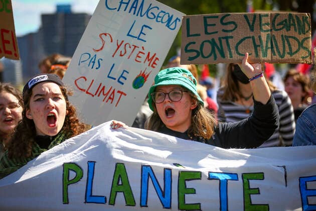 September 23, 2022, Montreal, Quebec, Canada: Thousands of protesters gathered for a climate march, demanding more action on climate change from elected officials. The event was part of the Fridays for Future Movement, an international, youth-led initiative inspired by Swedish activist Greta Thunberg. Montreal Canada - ZUMAs278 20220923_zip_s278_020 Copyright: xSerkanxSenturkx