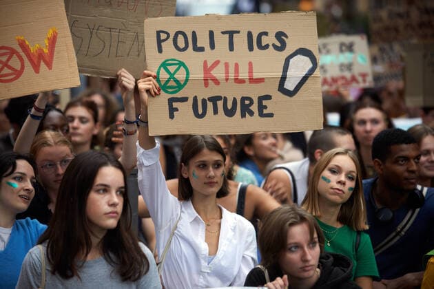 Youth For Climate Demonstrate In Toulouse Following the call of Greta Thunberg for a World School Strike and Fridays for future , school students and students took to the streets of Toulouse to denounce the governments inaction towards the climate crisis even after the 6th IPCC assement report. The window to keep the temperature under +1.5Â°C is rapidly closing as precised in the IPCC report. They also denounce the lack of action against the environment crisis by governments just before the Cop27. Demonstrations were planned in more than 3,100 locations all over the world. Toulouse. France. September 23th 2022. Toulouse France  Copyright: xAlainxPittonx originalFilename: pitton-notitle220923_nplwq.jpg