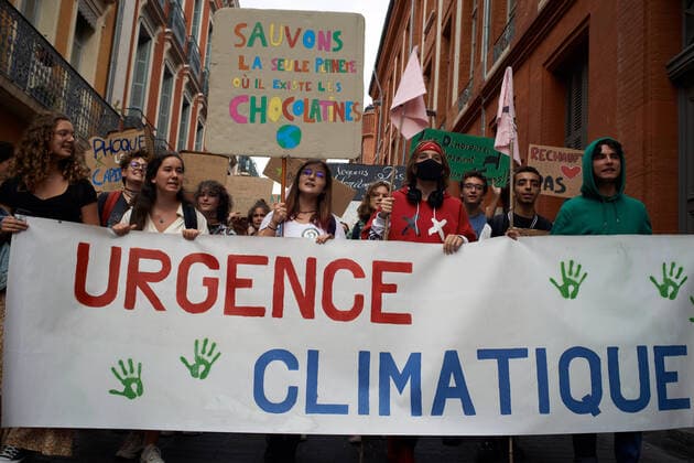Youth For Climate Demonstrate In Toulouse The banner reads Climatic urgency . Following the call of Greta Thunberg for a World School Strike and Fridays for future , school students and students took to the streets of Toulouse to denounce the governments inaction towards the climate crisis even after the 6th IPCC assement report. The window to keep the temperature under +1.5Â°C is rapidly closing as precised in the IPCC report. They also denounce the lack of action against the environment crisis by governments just before the Cop27. Demonstrations were planned in more than 3,100 locations all over the world. Toulouse. France. September 23th 2022. Toulouse France  Copyright: xAlainxPittonx originalFilename: pitton-notitle220923_npJoC.jpg