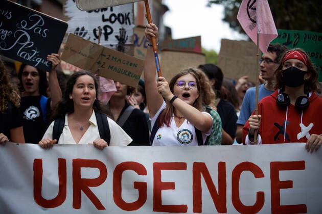 Youth For Climate Demonstrate In Toulouse The banner reads Urgency . Following the call of Greta Thunberg for a World School Strike and Fridays for future , school students and students took to the streets of Toulouse to denounce the governments inaction towards the climate crisis even after the 6th IPCC assement report. The window to keep the temperature under +1.5Â°C is rapidly closing as precised in the IPCC report. They also denounce the lack of action against the environment crisis by governments just before the Cop27. Demonstrations were planned in more than 3,100 locations all over the world. Toulouse. France. September 23th 2022. Toulouse France  Copyright: xAlainxPittonx originalFilename: pitton-notitle220923_npkut.jpg