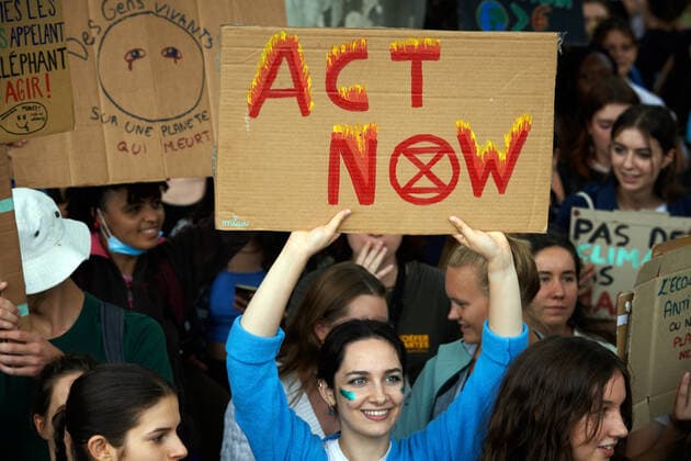 Youth For Climate Demonstrate In Toulouse Following the call of Greta Thunberg for a World School Strike and Fridays for future , school students and students took to the streets of Toulouse to denounce the governments inaction towards the climate crisis even after the 6th IPCC assement report. The window to keep the temperature under +1.5Â°C is rapidly closing as precised in the IPCC report. They also denounce the lack of action against the environment crisis by governments just before the Cop27. Demonstrations were planned in more than 3,100 locations all over the world. Toulouse. France. September 23th 2022. Toulouse France  Copyright: xAlainxPittonx originalFilename: pitton-notitle220923_npqiZ.jpg