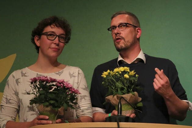 Blick am Sonnabend (24.09.22) in der Hanse- und Universitätsstadt Rostock auf die Landesdelegiertenkonferenz der Partei BÜNDNIS 90 DIE GRÜNEN des Landes Mecklenburg Vorpommern. Bei der Veranstaltung wählten die Delegierten ihr Landesvorstand neu. Dazu sprach der Bundesvorsitzende von BÜNDNIS 90 DIE GRÜNEN, Omid Nouripour zu den Gästen. Außerdem begrüßten die Teilnehmer die Zweite Bürgermeisterin sowie Senatorin für Wissenschaft, Forschung, Gleichstellung und Bezirke der Hansestadt Hamburg, Katharina Fegebank und Claudia Müller, Koordinatorin der Bundesregierung für maritime Wirtschaft und Tourismus sowie bündnisgrüne Kandidatin für die Oberbürgermeisterwahl in Rostock bei der Zusammenkunft. Im Bild Katharina Horn und Ole K