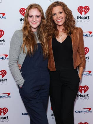 2022 iHeartRadio Music Festival - Night 1 - Press Room Kate Johnson and Robyn Lively pose in the press room at the 2022 iHeartRadio Music Festival - Night 1 held at the T-Mobile Arena on September 23, 2022 in Las Vegas, Nevada, United States. T-Mobile Arena, Las Vegas, Nevada Nevada United States  Copyright: xImagexPressxAgencyx originalFilename: collin-2022ihea220924_npwTb.jpg