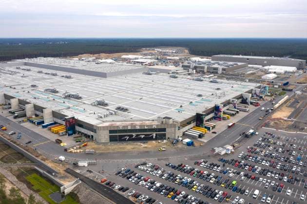 Tesla Giga Factory Gruenheide Gruenheide, 24.09.2022 - Luftbild - Tesla Gigafactory in Gruenheide. Gruenheide Brandenburg Deutschland *** Tesla Giga Factory Gruenheide Gruenheide, 24 09 2022 aerial view Tesla Gigafactory in Gruenheide Gruenheide Brandenburg Germany