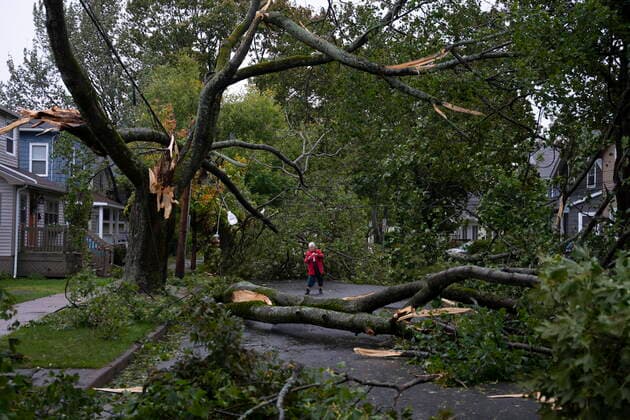September 24, 2022, Halifax, NS, Canada: Georgina Scott surveys the damage on her street in Halifax as post tropical storm Fiona continues to batter the Maritimes on Saturday. Halifax Canada  - ZUMAc35_ 20220924_zaf_c35_003 Copyright: xDarrenxCalabresex