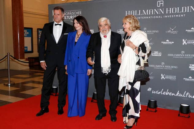 Entertainment Themen der Woche KW38 Iris Berben mit Partner Heiko Kiesow und Mario Adorf mit Ehefrau Monique Faye bei der Verleihung vom Europäischen Kulturpreis 2022 in der Tonhalle Zürich. Zürich, 24.09.2022 *** Iris Berben with partner Heiko Kiesow and Mario Adorf with wife Monique Faye at the award ceremony of the European Culture Award 2022 in the Tonhalle Zurich Zurich, 24 09 2022 Foto:xA.xBuggex xFuturexImage