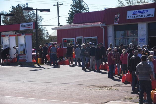 September 25, 2022, Stanley Bridge, PEI, Canada: People needing gas line up at station Stanley Bridge, P.E.I. on Sunday September 25, 2022. After hammering Atlantic Canada, post-tropical storm Fiona has moved inland in southeastern Quebec, with Environment Canada saying the storm will continue to weaken as it tracks across southeastern Labrador and over the Labrador Sea. Stanley Bridge Canada  - ZUMAc35_ 20220925_zaf_c35_101 Copyright: xBrianxMcinnisx