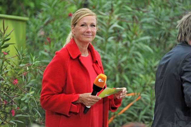 ZDF - Fernsehgarten. Moderatorin Andrea Kiwi Kiewel während der ZDF - Unterhaltungsshow Fernsehgarten am 25.09.2022 in Mainz. 20220925MWI43427