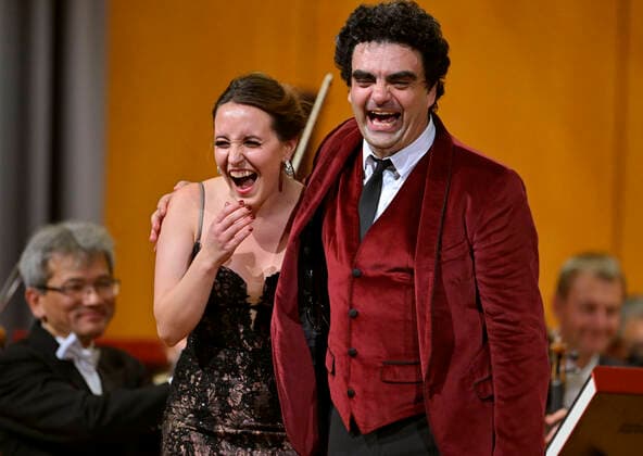 25.09.2022, Internationales Klassikfestival Festival der Nationen 2022 im Kurhaus Bad Wörishofen im Unterallgäu, Gala-Konzert mit Sänger Rolando Villazon (re, Tenor), Sängerin Emily Pogorelc (Sopran), Philharmonie Baden-Baden unter der Leitung von Dirigent Guerassim Voronkov. 25.09.2022, Klassikfestival Bad Wörishofen 25.09.2022, Klassikfestival Bad Wörishofen
