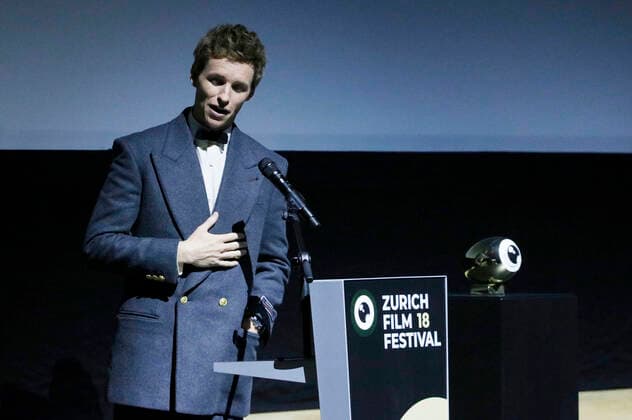 Eddie Redmayne bei der Verleihung des Golden Eye Award an Eddie Redmayne im Rahmen des Screenings des Netflix-Films The Good Nurse auf dem 18. Zurich Film Festival 2022 im Kongresshaus Zürich. Zürich, 25.09.2022
