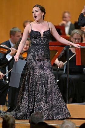 25.09.2022, Internationales Klassikfestival Festival der Nationen 2022 im Kurhaus Bad Wörishofen im Unterallgäu, Gala-Konzert mit Sängerin Emily Pogorelc (Sopran), Philharmonie Baden-Baden unter der Leitung von Dirigent Guerassim Voronkov. 25.09.2022, Klassikfestival Bad Wörishofen 25.09.2022, Klassikfestival Bad Wörishofen