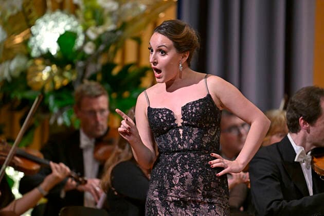25.09.2022, Internationales Klassikfestival Festival der Nationen 2022 im Kurhaus Bad Wörishofen im Unterallgäu, Gala-Konzert mit Sängerin Emily Pogorelc (Sopran), Philharmonie Baden-Baden unter der Leitung von Dirigent Guerassim Voronkov. 25.09.2022, Klassikfestival Bad Wörishofen 25.09.2022, Klassikfestival Bad Wörishofen
