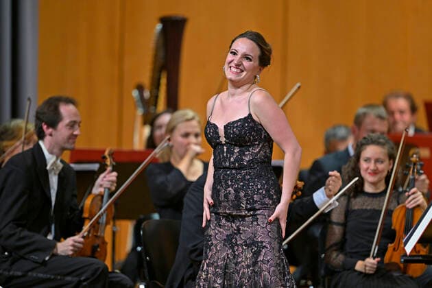 25.09.2022, Internationales Klassikfestival Festival der Nationen 2022 im Kurhaus Bad Wörishofen im Unterallgäu, Gala-Konzert mit Sängerin Emily Pogorelc (Sopran), Philharmonie Baden-Baden unter der Leitung von Dirigent Guerassim Voronkov. 25.09.2022, Klassikfestival Bad Wörishofen 25.09.2022, Klassikfestival Bad Wörishofen