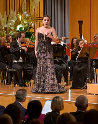 25.09.2022, Internationales Klassikfestival Festival der Nationen 2022 im Kurhaus Bad Wörishofen im Unterallgäu, Gala-Konzert mit Sängerin Emily Pogorelc (Sopran), Philharmonie Baden-Baden unter der Leitung von Dirigent Guerassim Voronkov. 25.09.2022, Klassikfestival Bad Wörishofen 25.09.2022, Klassikfestival Bad Wörishofen