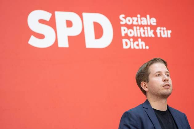 News Themen der Woche KW39 News Bilder des Tages Pressekonferenz mit Kevin Kühnert, Generalsekretär SPD, im Willy-Brandt-Haus in Berlin -;Pressekonferenz mit Kevin Kühnert, Generalsekretär SPD, im Willy-Brandt-Haus in Berlin -, Berlin Berlin Deutschland Willy-Brandt-Haus *** Press conference with Kevin Kühnert, Secretary General SPD, at the Willy Brandt Haus in Berlin Press conference with Kevin Kühnert, Secretary General SPD, at the Willy Brandt Haus in Berlin , Berlin Germany Willy Brandt Haus