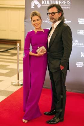 Verleihung Europäischer Kulturpreis 2022 Konzeptkünstler Niclas Castello mit Ehefrau Sylvie Meis auf dem Roten Teppich. Verleihung der Europäischen Kulturpreise am 24.09.2022 in der Tonhalle Zürich. Kanton Zürich, Schweiz. *** European Culture Awards 2022 Conceptual artist Niclas Castello with wife Sylvie Meis on the red carpet European Culture Awards ceremony on 24 09 2022 at the Tonhalle Zurich Canton Zurich, Switzerland