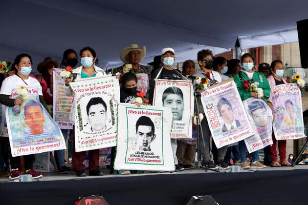 September 26, 2022, Mexico City, Mexico: The parents of the 43 normalistas from Ayotzinapa march and rally to demand justice in the Iguala case, 8 years after their forced disappearance and the return of their children during their rally at the Zocalo in the Mexico City. on September 26, 2022 in Mexico City, Mexico. Mexico City Mexico - ZUMAe321 20220926_zia_e321_036 Copyright: xLuisxBarronxEyepixxGroupx