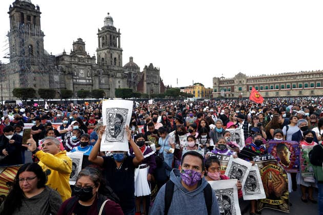 September 26, 2022, Mexico City, Mexico: Persons take part during the demonstration to demnad justice for the crime as part of the 8th anniversary of the forced disappearance of the 43 normalistas of Ayotzinapa Zocalo in Mexico City. on September 26, 2022 in Mexico City, Mexico. Mexico City Mexico - ZUMAe321 20220926_zia_e321_049 Copyright: xLuisxBarronxEyepixxGroupx