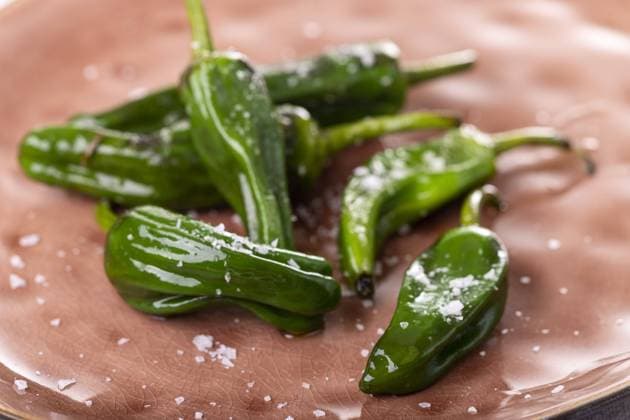 grüne Pimientos de Padron mit Meersalz *** green Pimientos de Padron with Sea salt 1035309861