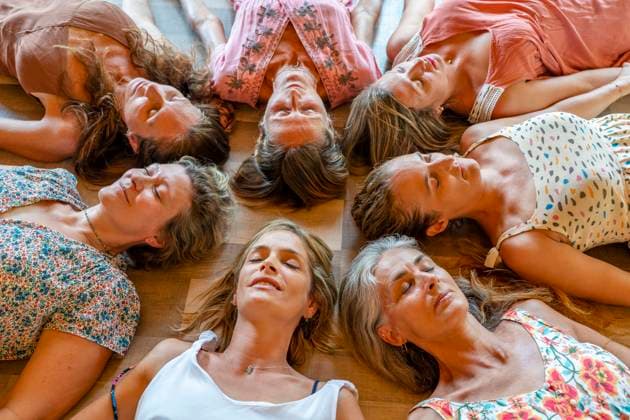 Women with eyes closed lying together on floor model released, Symbolfoto property released, DLTSF03069